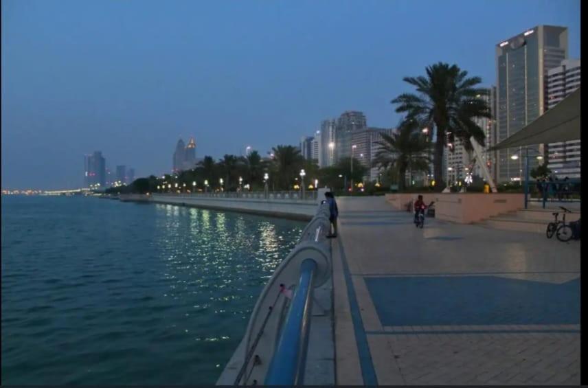 Corniche Street - Luxury Room Abu Dhabi Exterior photo